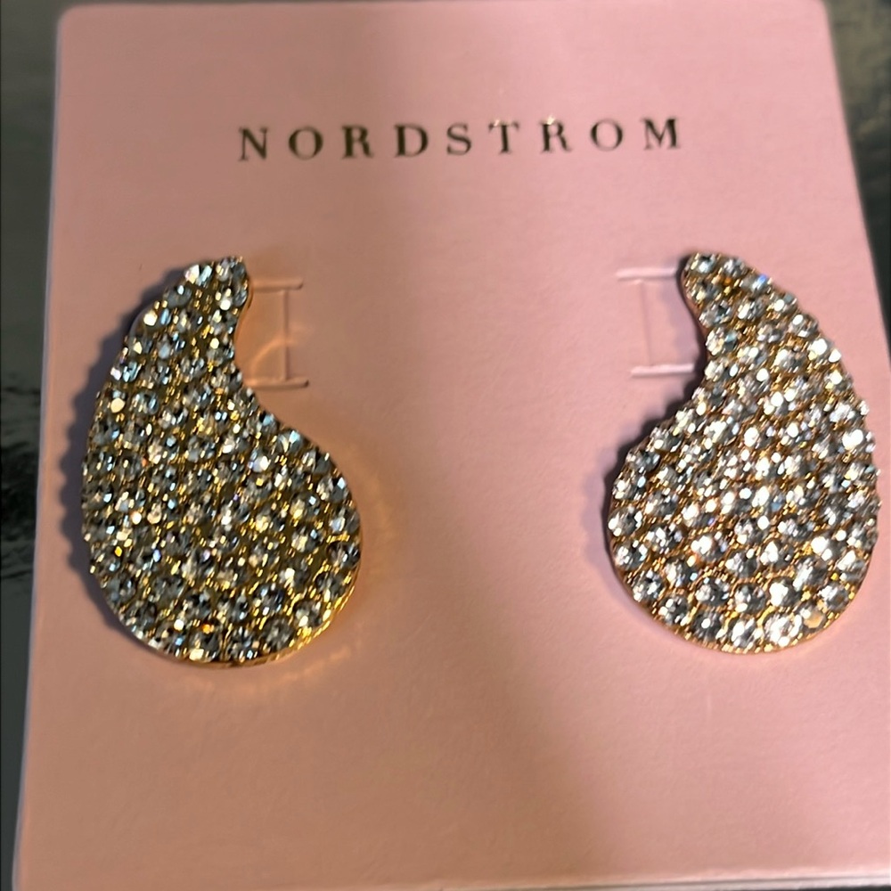 NORDSTROM EARRINGS NEW ON CARD - SOPHISTICATED BLING!